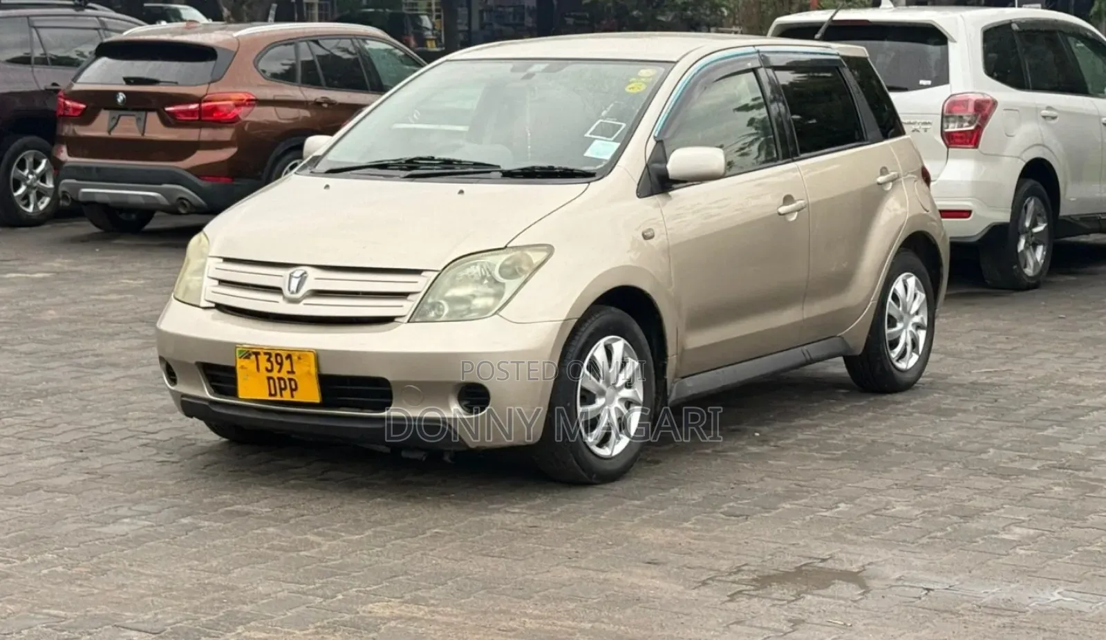 Toyota IST 2004 Gold
