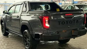 New Toyota Hilux 2025 Gray