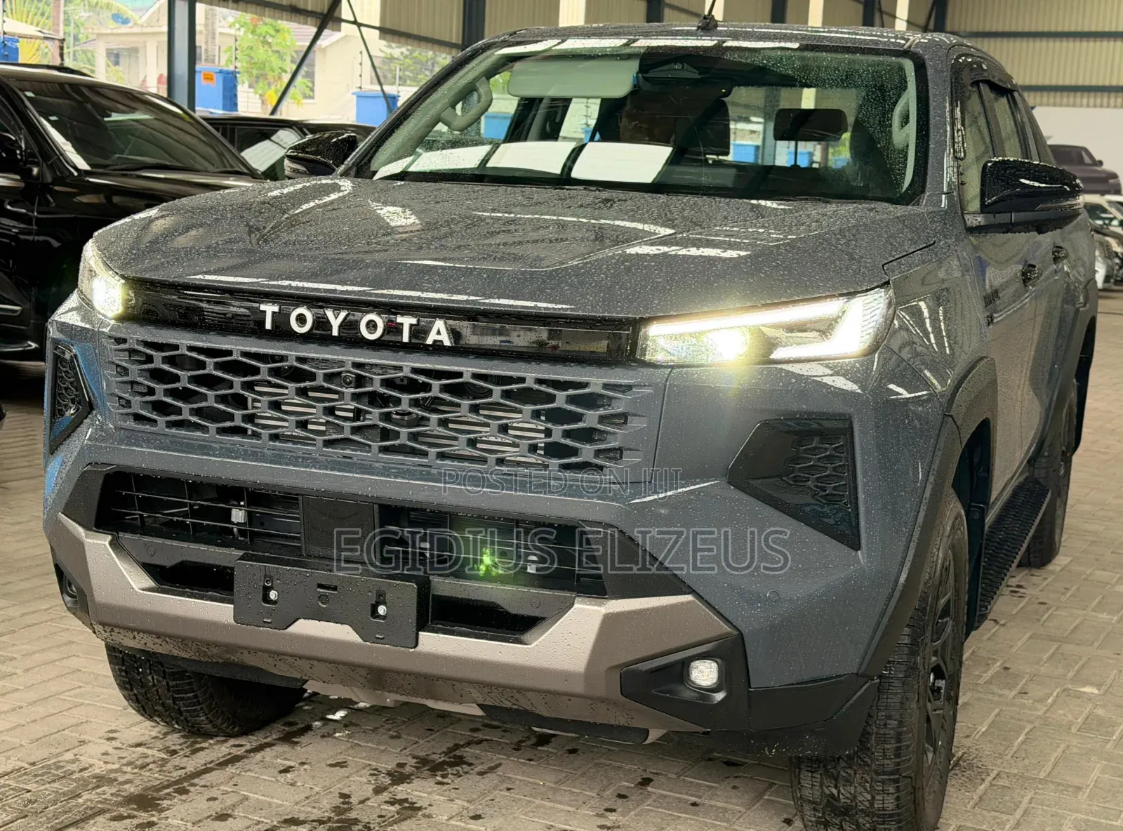 New Toyota Hilux 2025 Gray