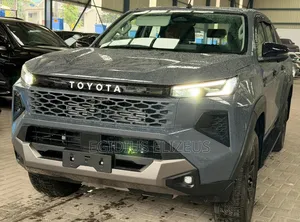 New Toyota Hilux 2025 Gray