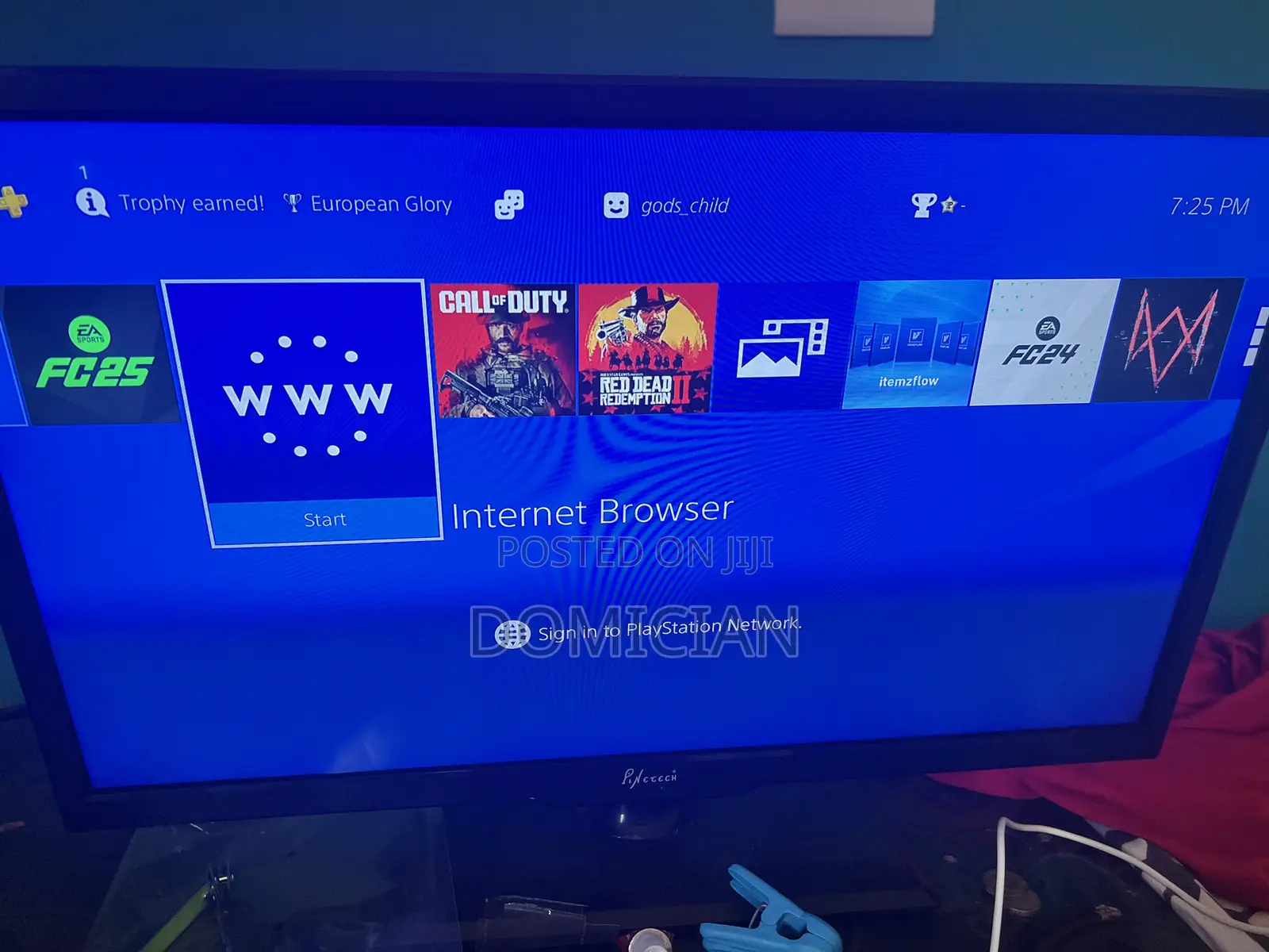 Play Station 4 Used With 5 Games