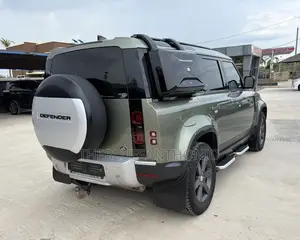 Land Rover Defender 2021 Green