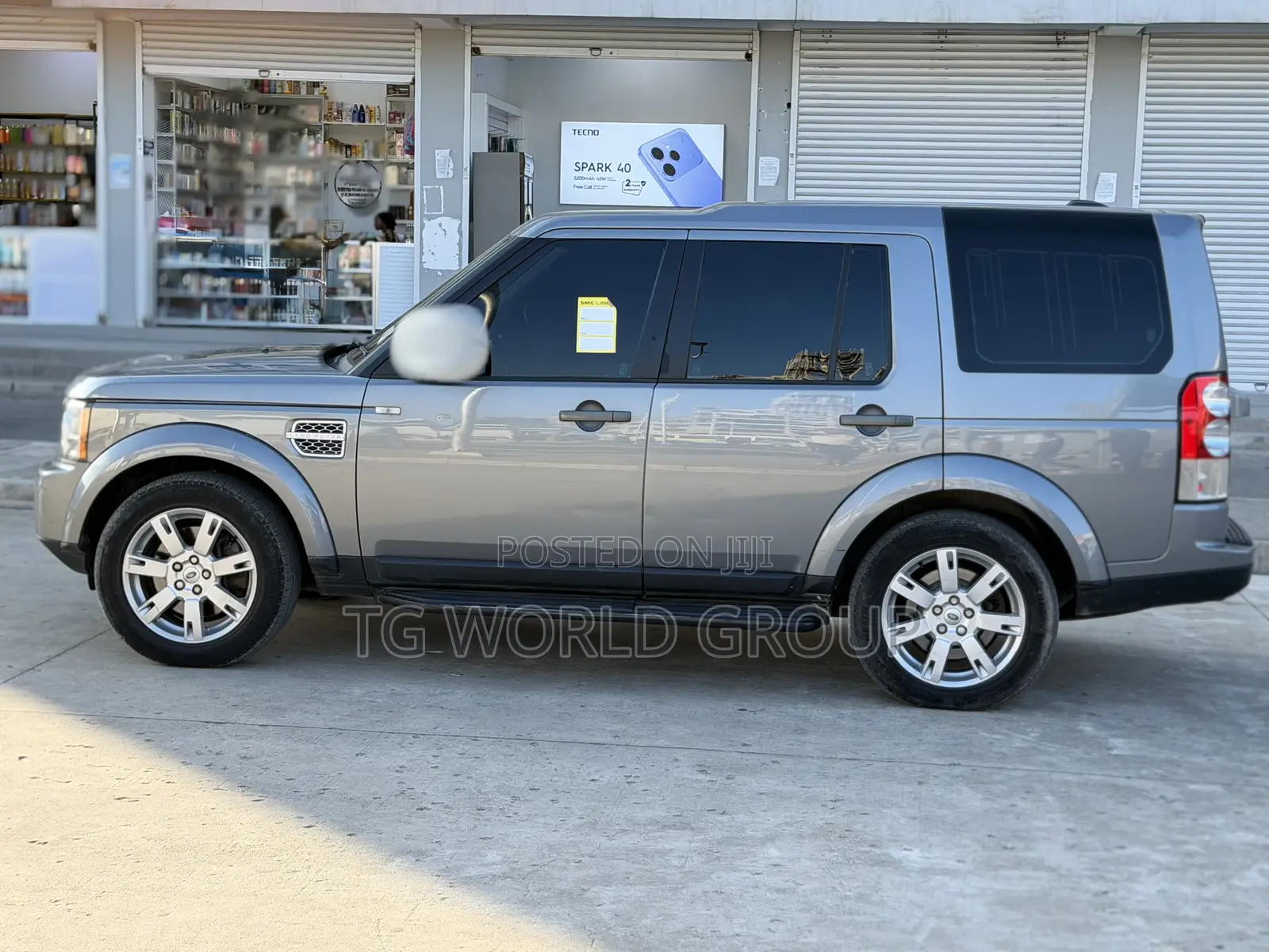 Land Rover Discovery 2012 Gray