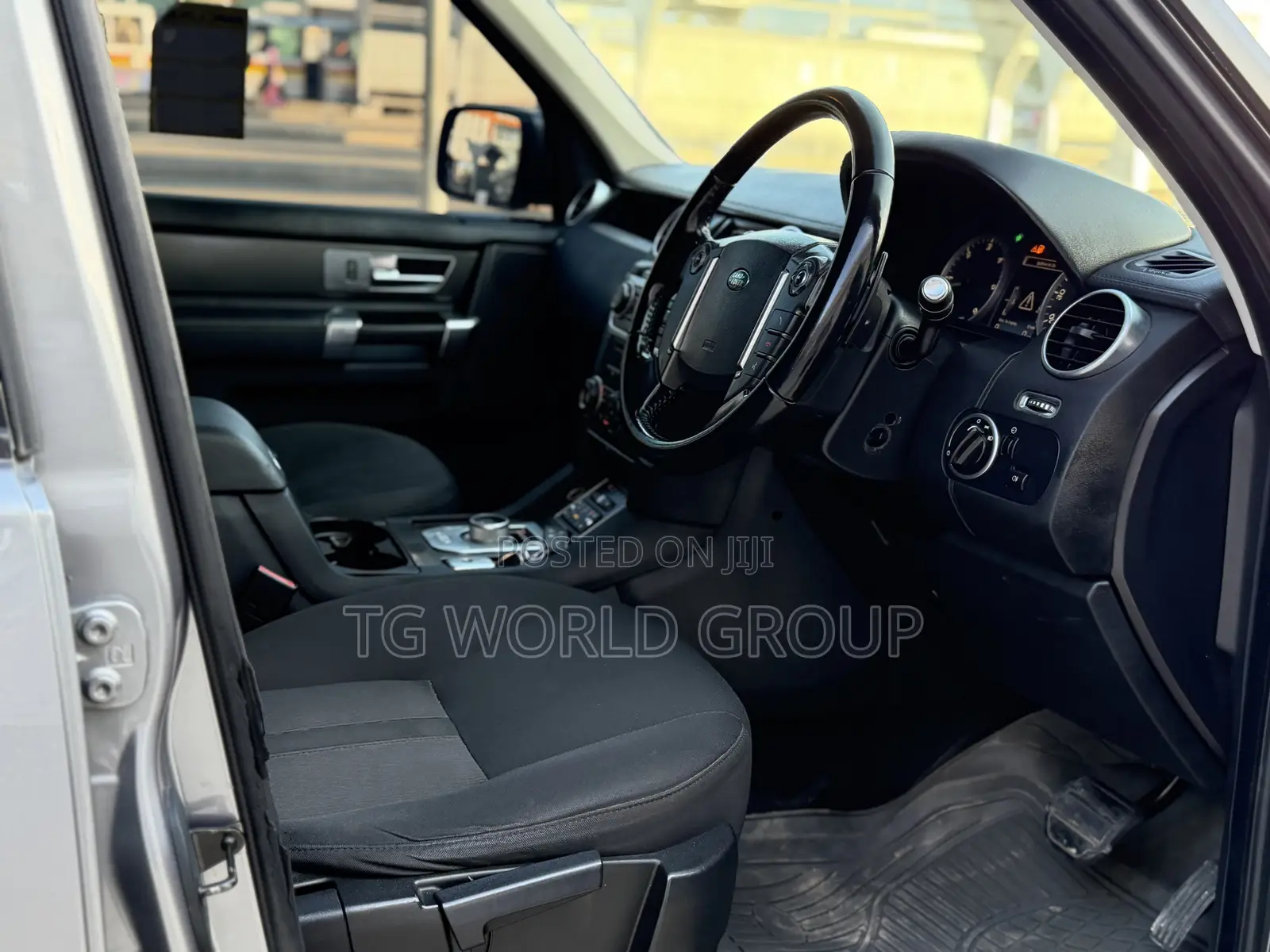 Land Rover Discovery 2012 Gray