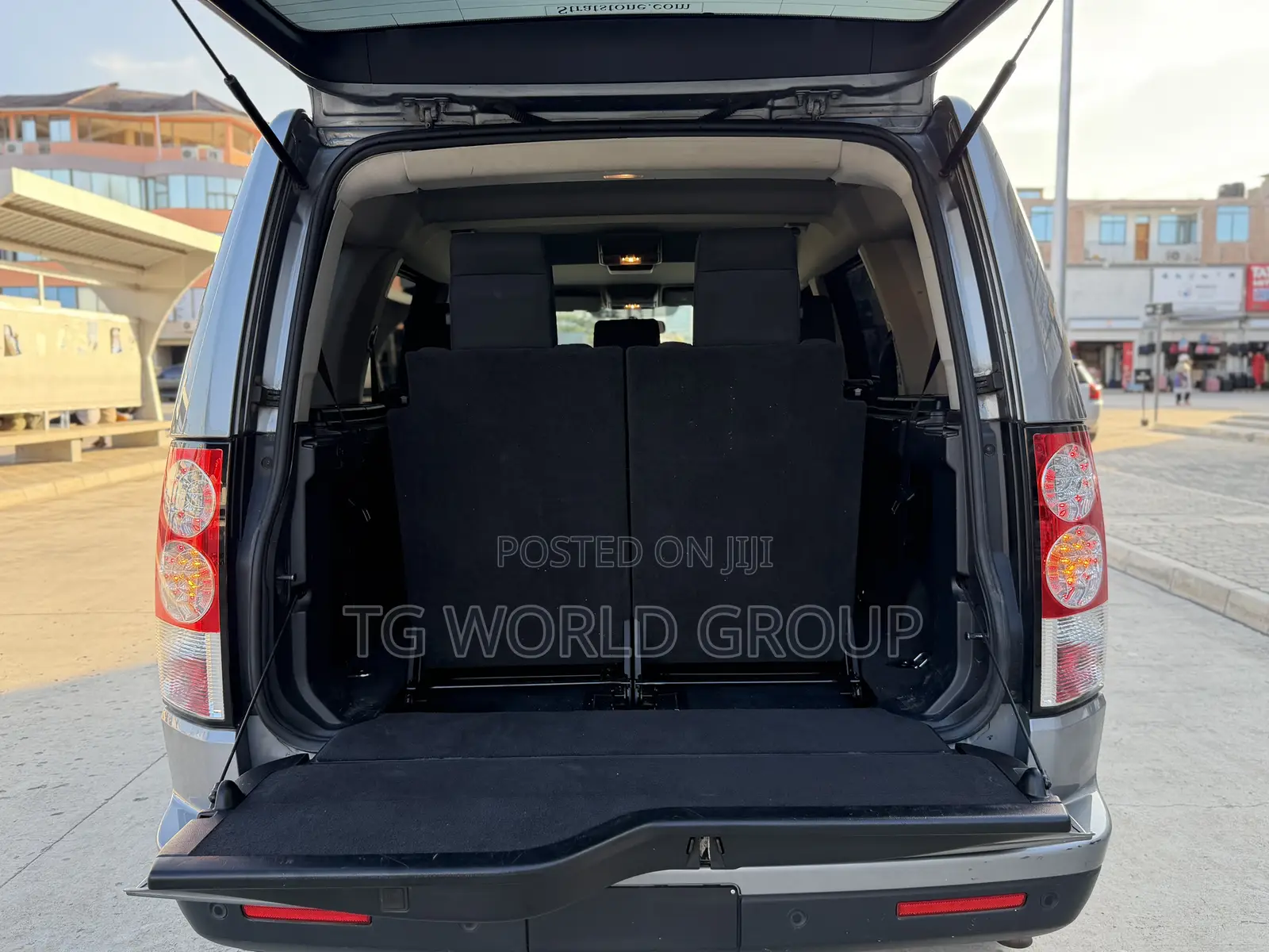 Land Rover Discovery 2012 Gray