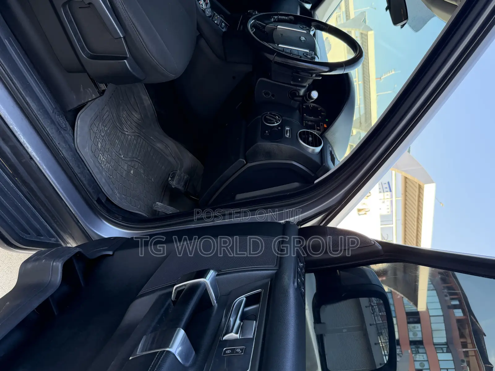 Land Rover Discovery 2012 Gray