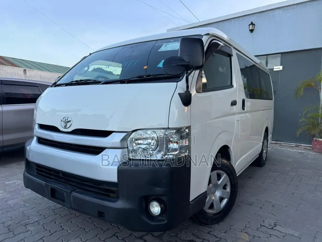 Toyota HiAce 2014 White