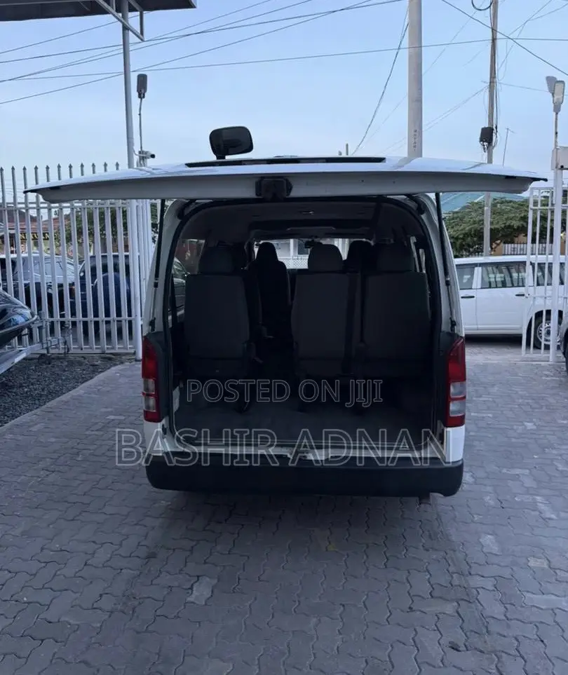 Toyota HiAce 2014 White