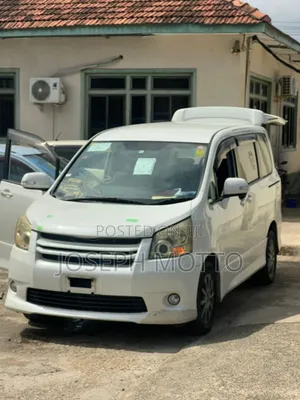 Toyota Noah 2.0 143hp AWD (8 Seater) 2008 White