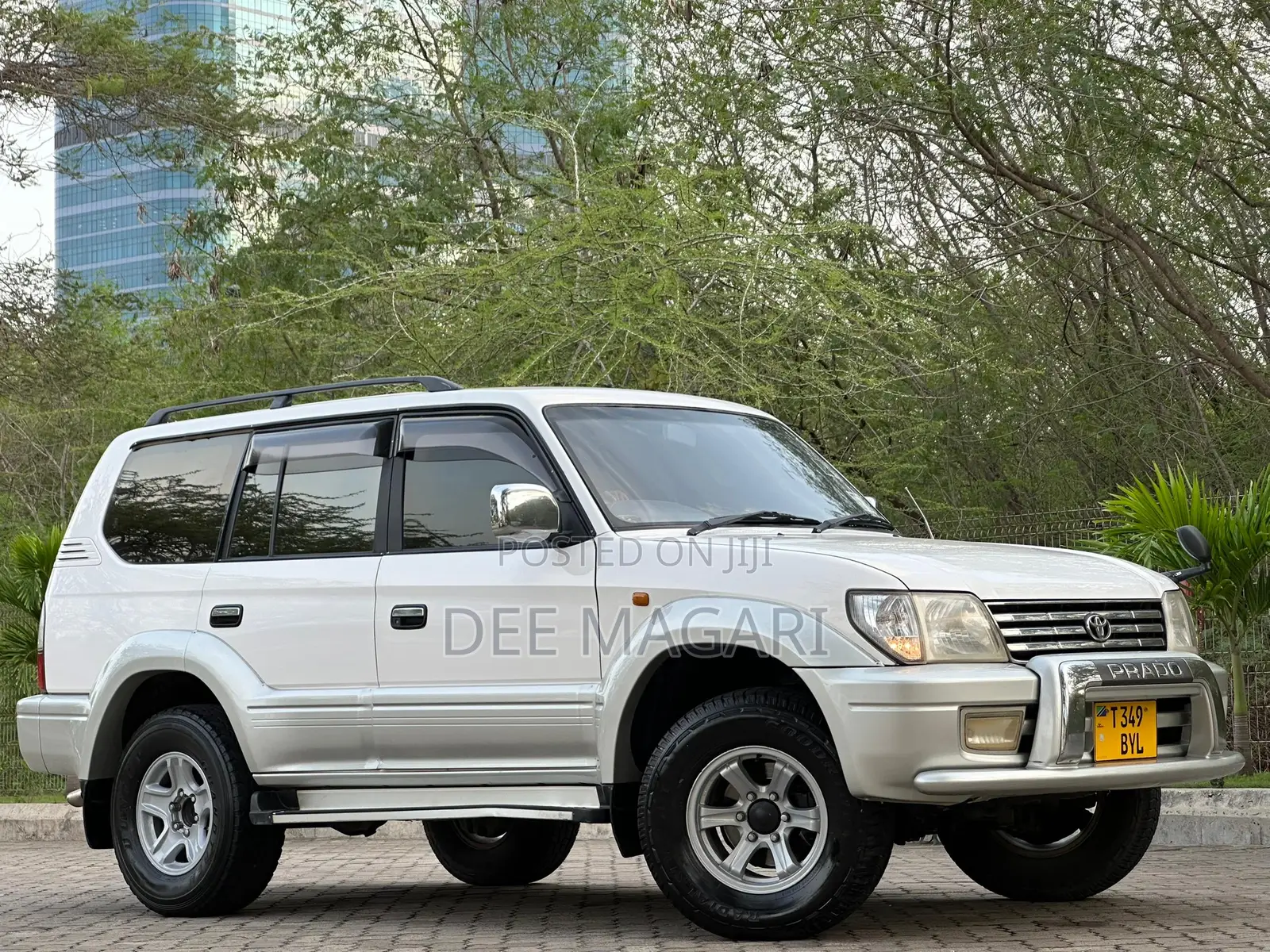 Toyota Land Cruiser Prado 2000 White