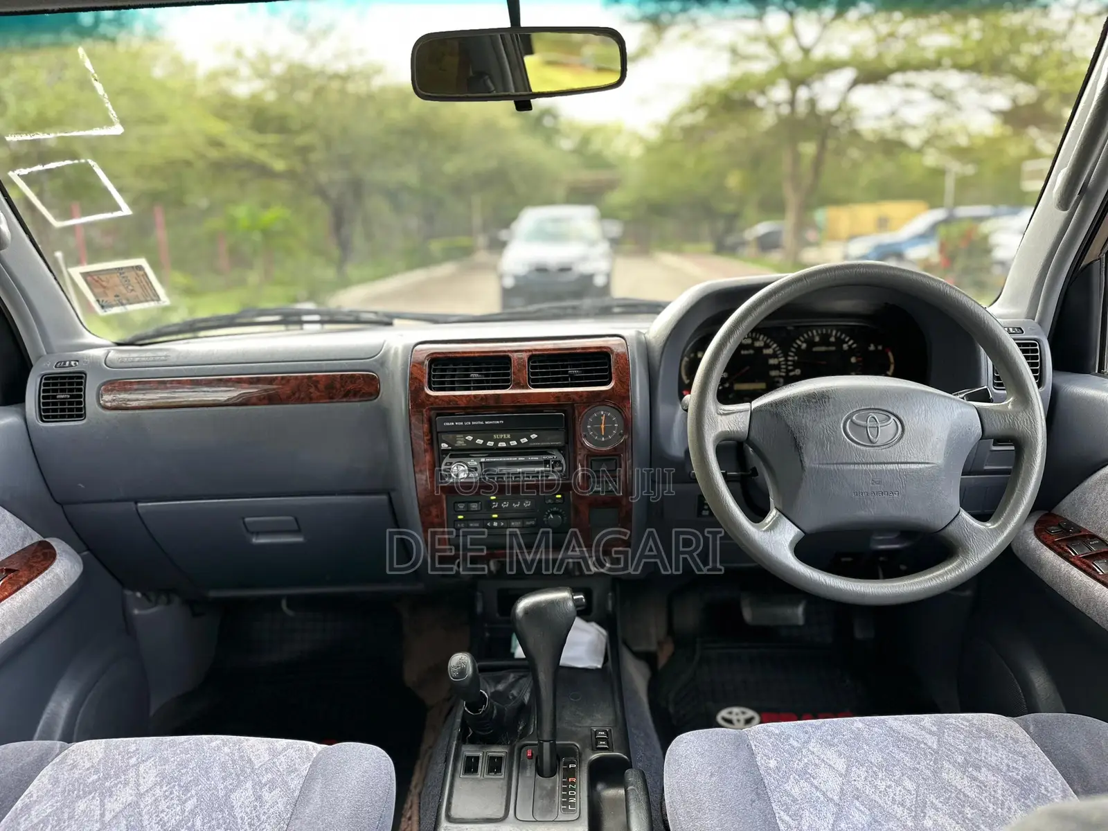 Toyota Land Cruiser Prado 2000 White