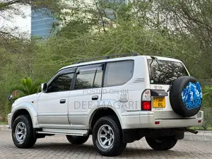 Toyota Land Cruiser Prado 2000 White