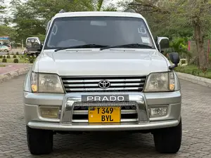 Toyota Land Cruiser Prado 2000 White