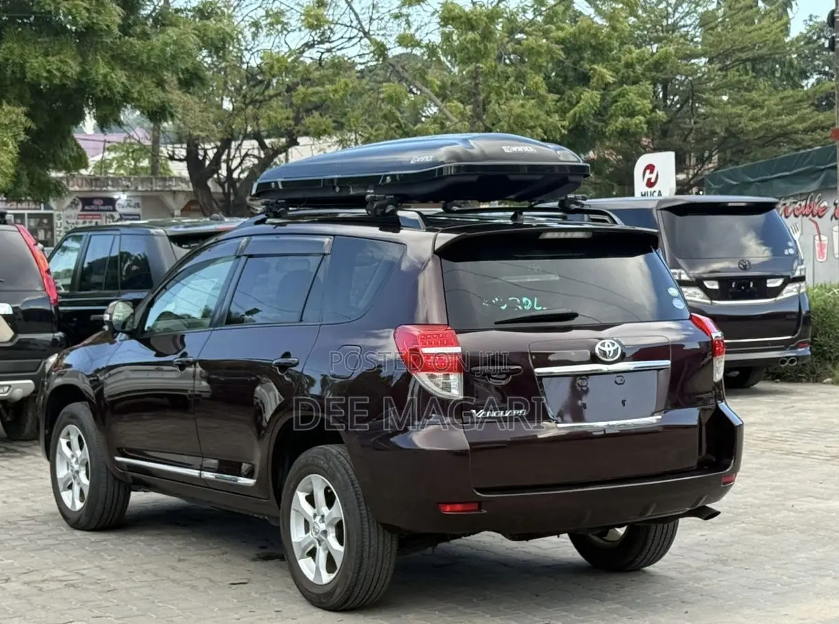 Toyota Vanguard 2010 Red