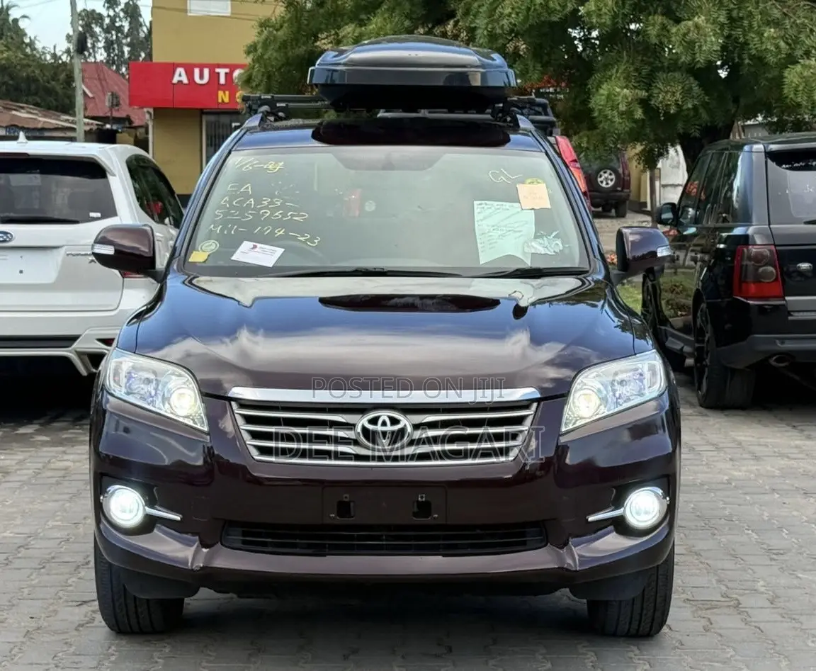 Toyota Vanguard 2010 Red