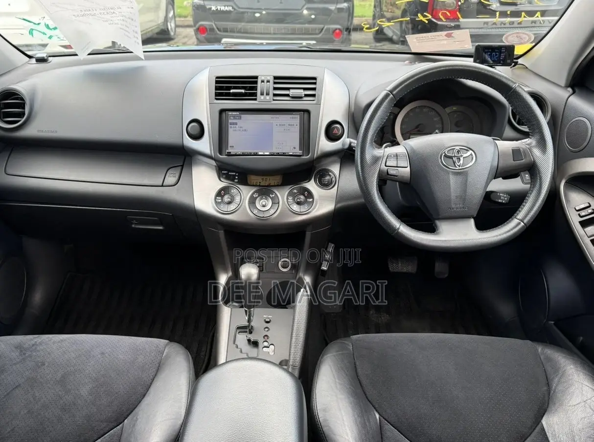 Toyota Vanguard 2010 Red