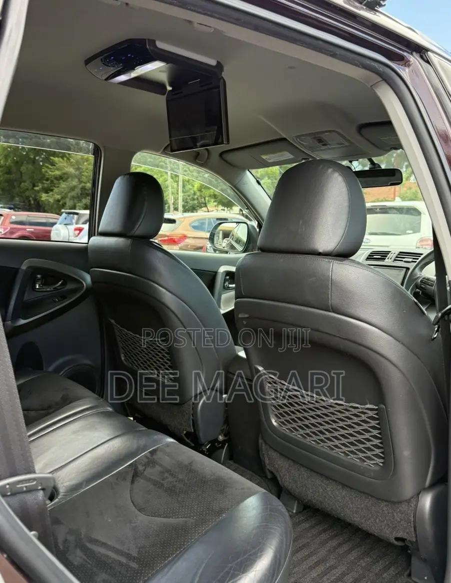 Toyota Vanguard 2010 Red