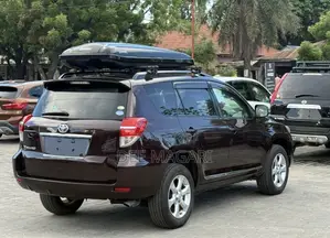 Toyota Vanguard 2010 Red