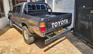 Toyota Hilux 2.5 Cab 2005 Gray