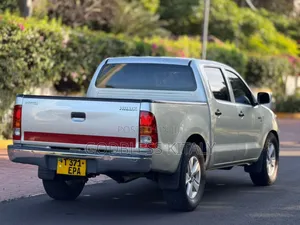 Toyota Hilux 2007 Silver