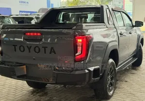 Toyota Hilux 2025 Gray