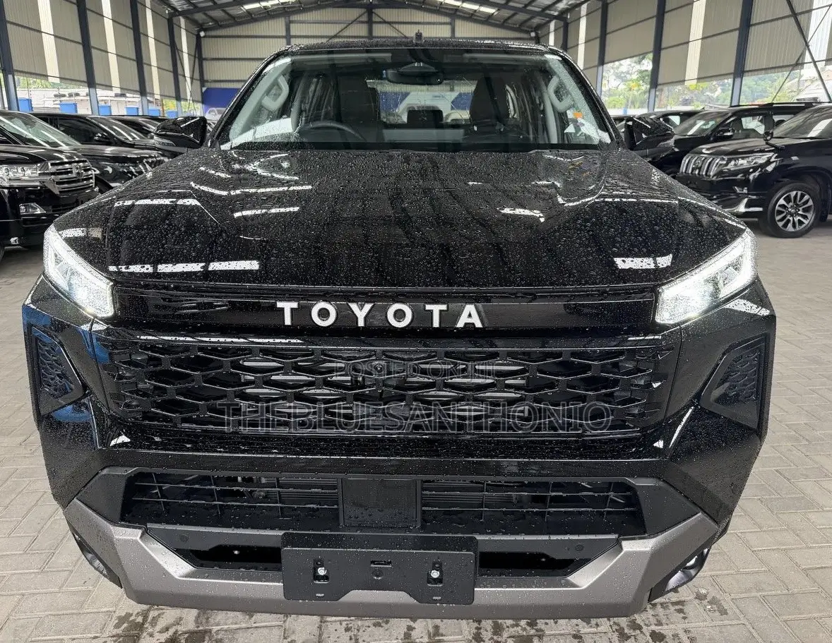New Toyota Hilux 2025 Black