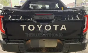 New Toyota Hilux 2025 Black
