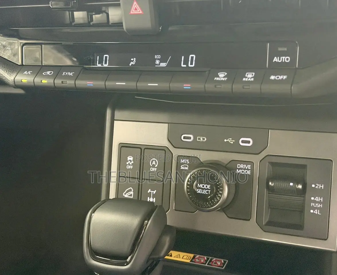 New Toyota Hilux 2025 Black
