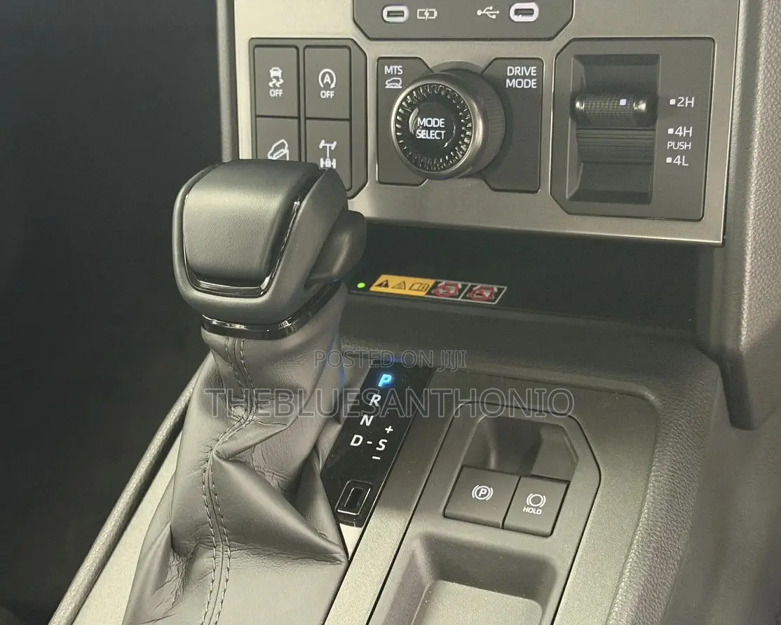 New Toyota Hilux 2025 Black