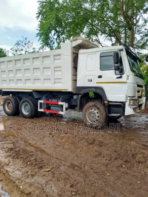 Sinotruk Howo Tipper 2000 White