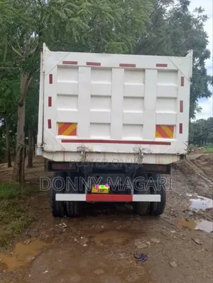 Sinotruk Howo Tipper 2000 White