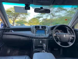 Toyota Crown 2009 Orange