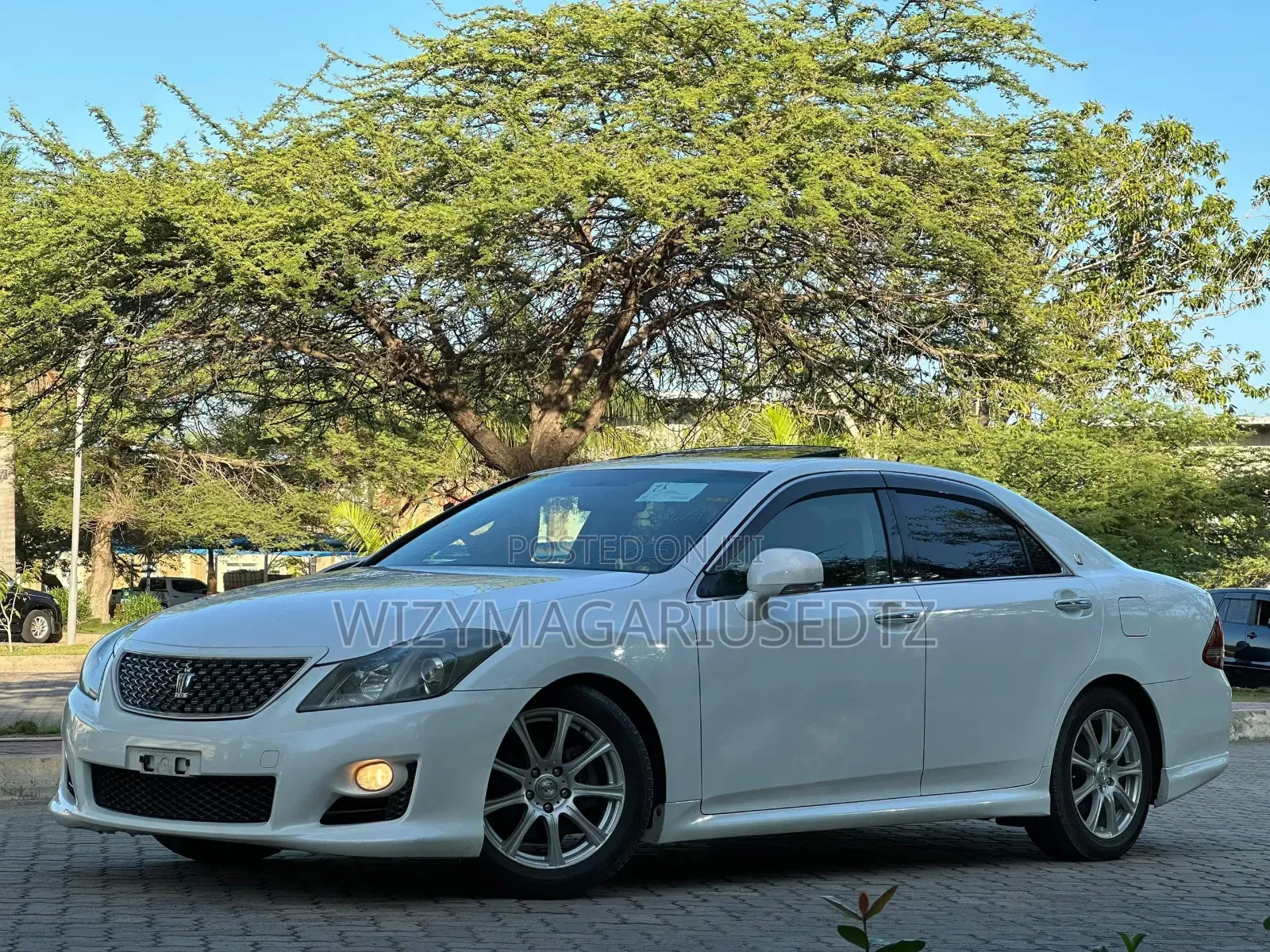 Toyota Crown 2009 Orange