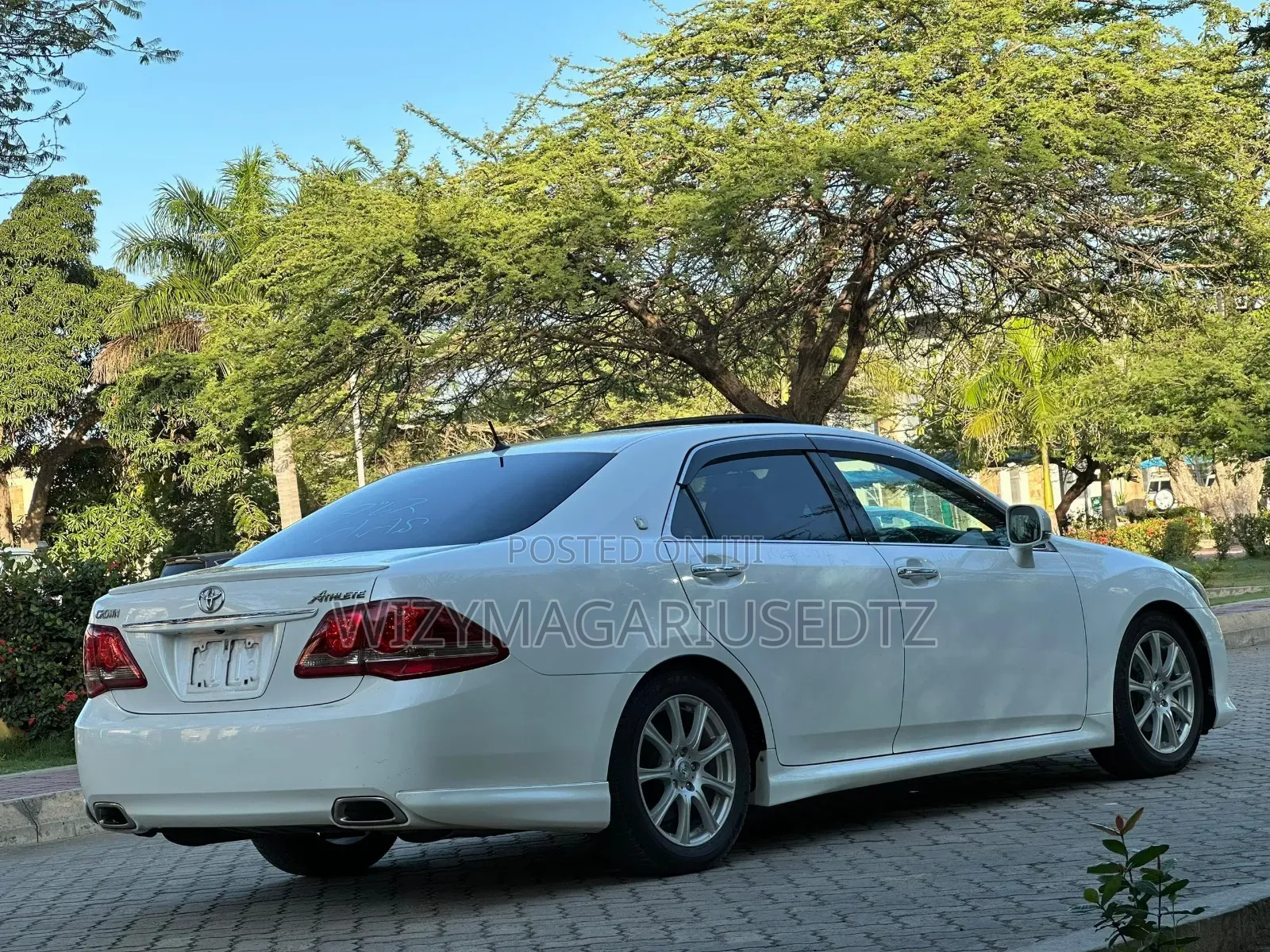 Toyota Crown 2009 Orange