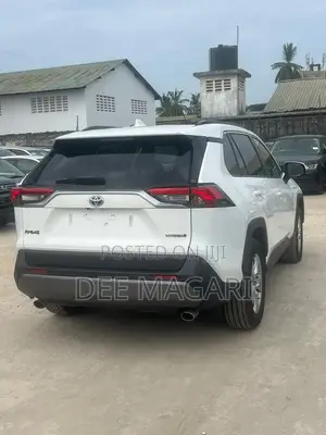 Toyota RAV4 Hybrid 2019 White