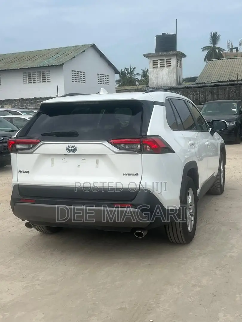 Toyota RAV4 Hybrid 2019 White