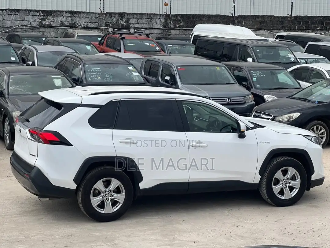 Toyota RAV4 Hybrid 2019 White