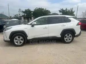 Toyota RAV4 Hybrid 2019 White
