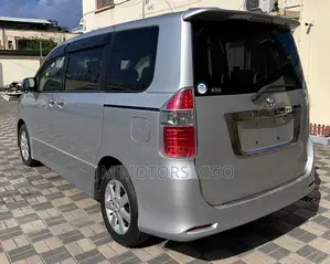 Toyota Noah 2009 Silver