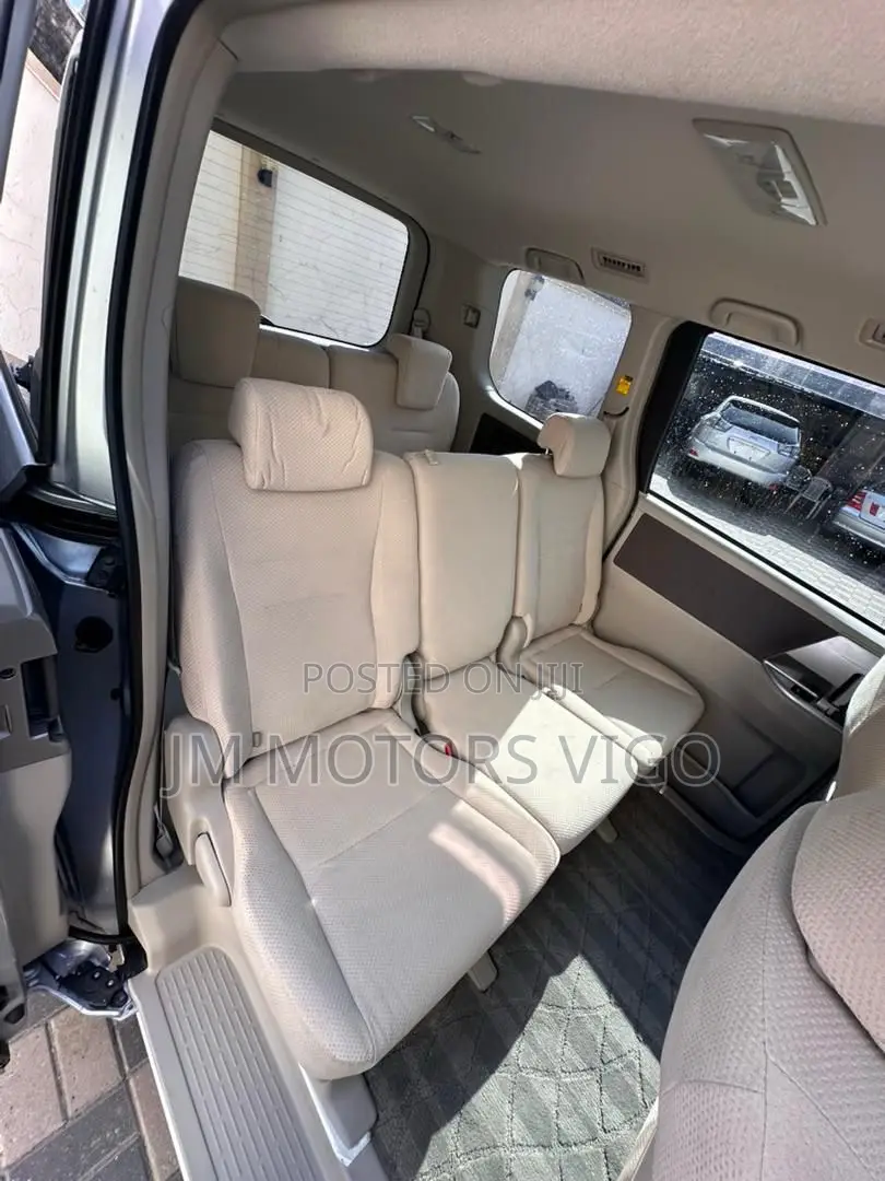 Toyota Noah 2009 Silver