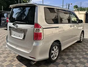 Toyota Noah 2009 Silver
