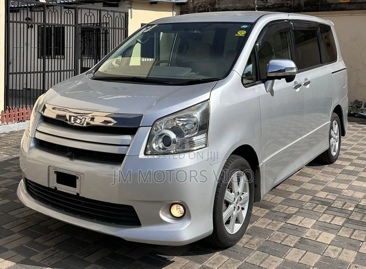 Toyota Noah 2009 Silver