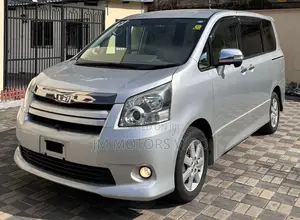 Toyota Noah 2009 Silver