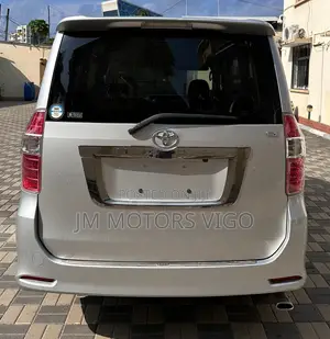 Toyota Noah 2009 Silver