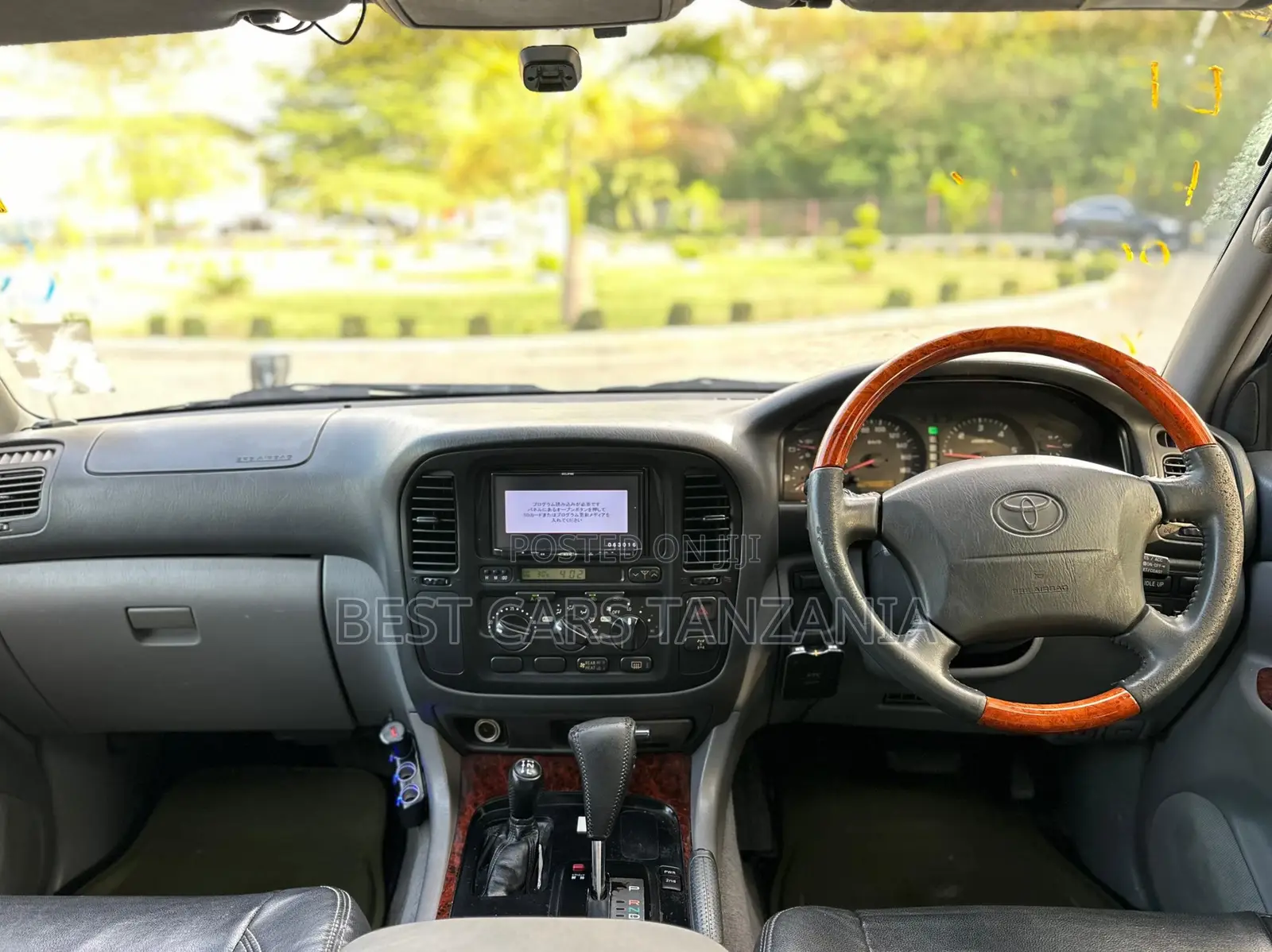 Toyota Land Cruiser 2000 Gray