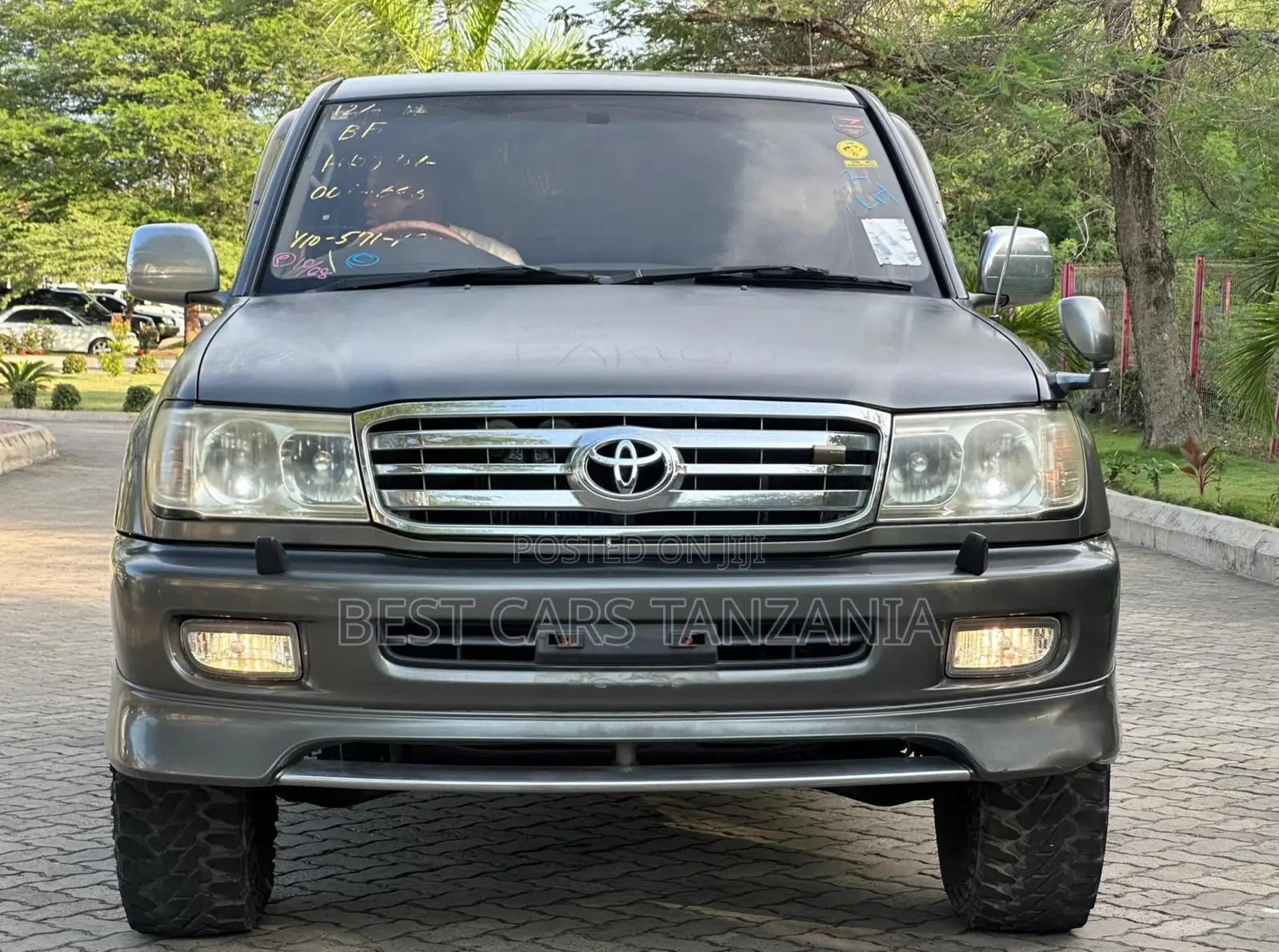 Toyota Land Cruiser 2000 Gray