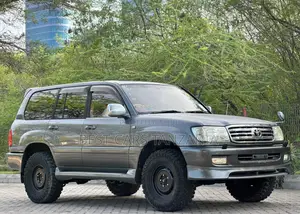 Toyota Land Cruiser 2000 Gray