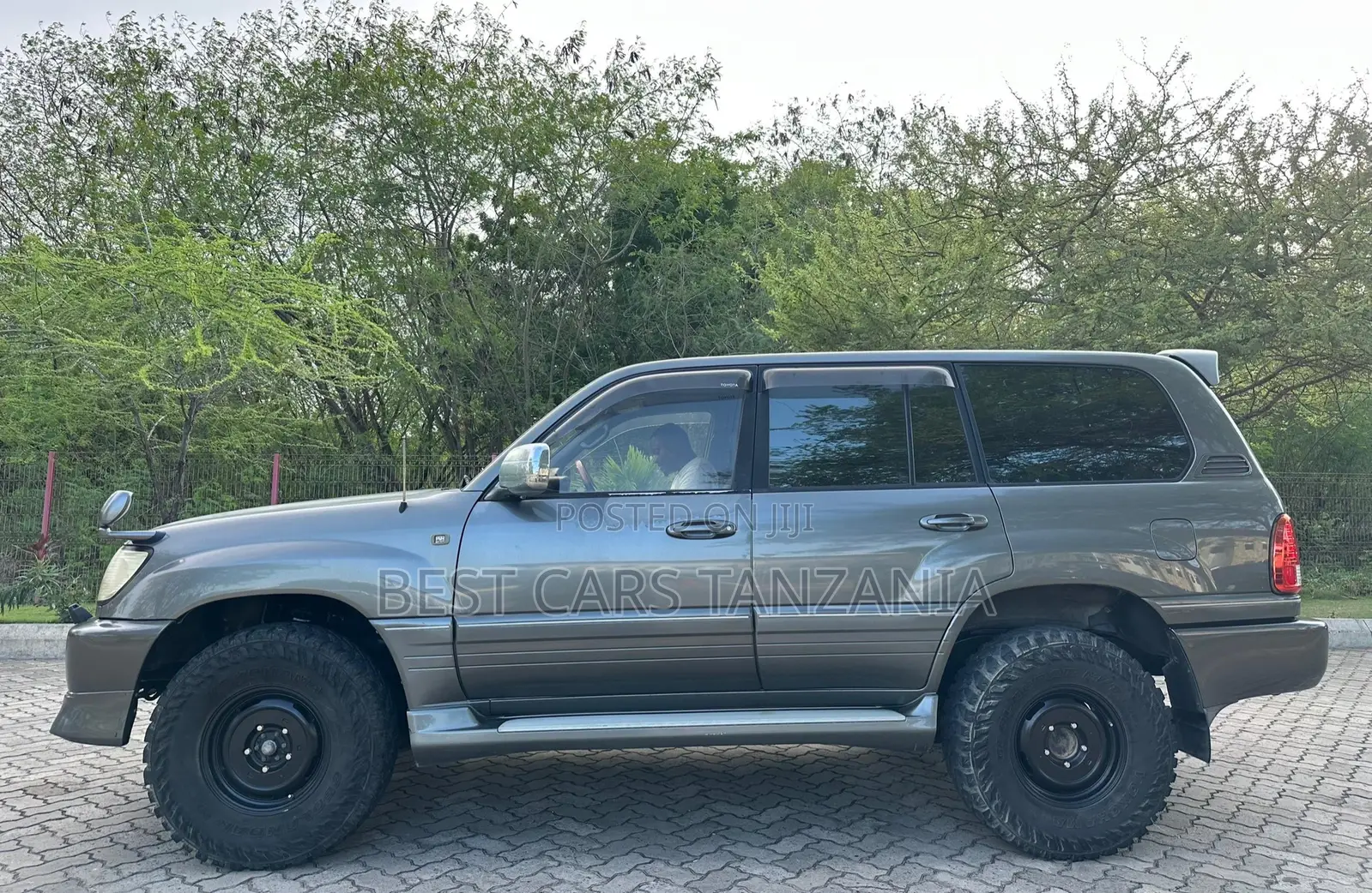 Toyota Land Cruiser 2000 Gray