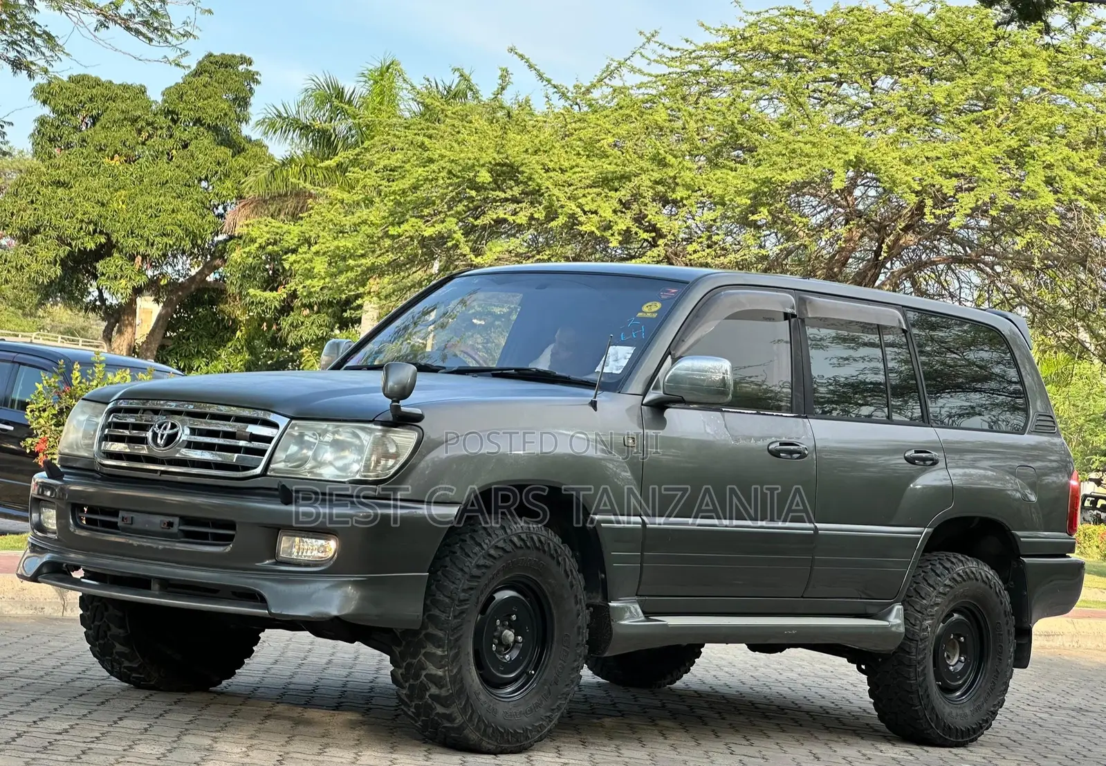 Toyota Land Cruiser 2000 Gray