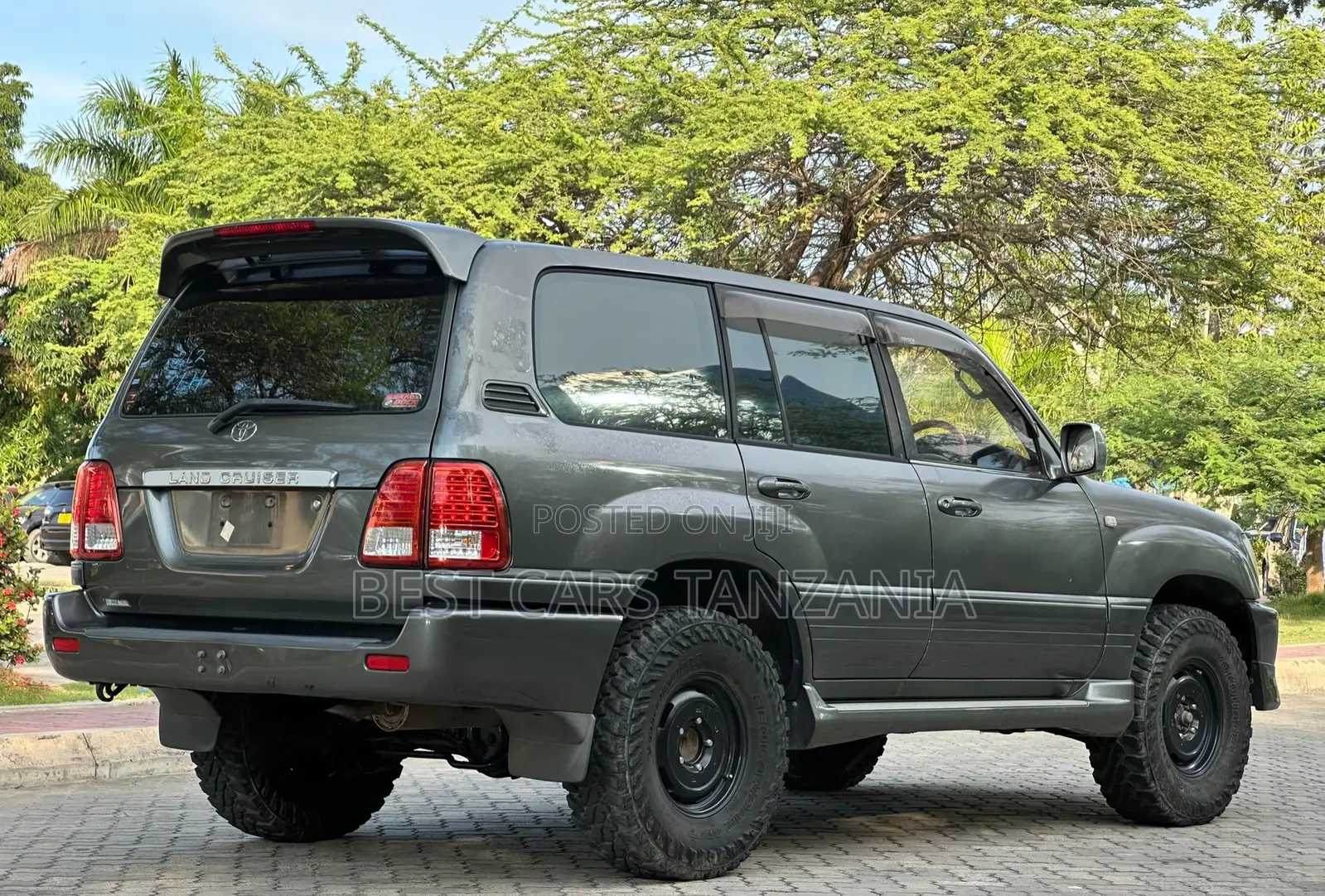 Toyota Land Cruiser 2000 Gray